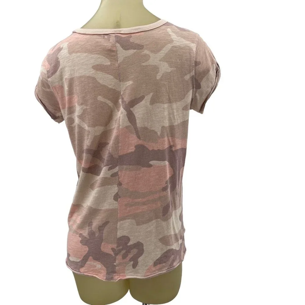 We  the free women’s camo T-shirt top size medium beige short sleeve Cotton - Picture 3 of 5